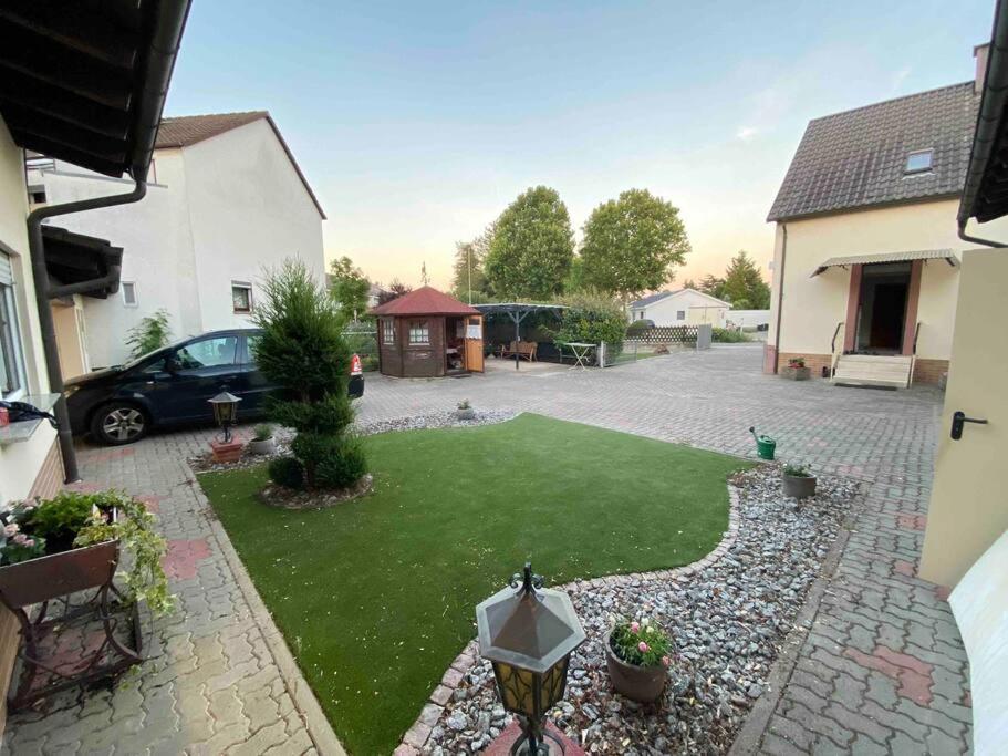 Ferienwohnung Malin Ludwigshafen am Rhein Esterno foto